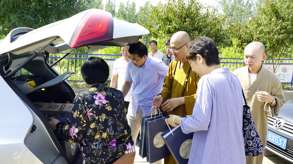 中秋慰问送温暖 真情传递解民忧 | 衡水市佛教协会走访慰问困难群众