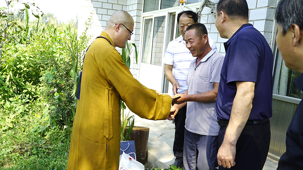 中秋慰問送溫暖 真情傳遞解民憂 | 衡水市佛教協會走訪慰問困難群眾